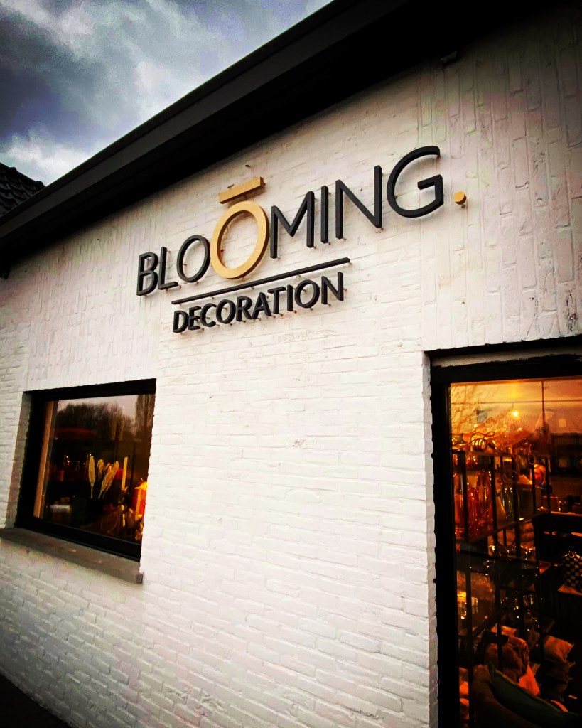 BLOOMING DECORATION