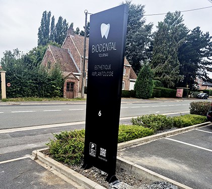 Totem ajouré lumineux double face 3*1m